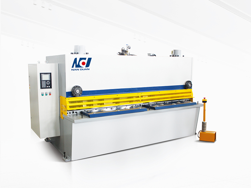 QC11K CNC Hydraulic Shearing Machine